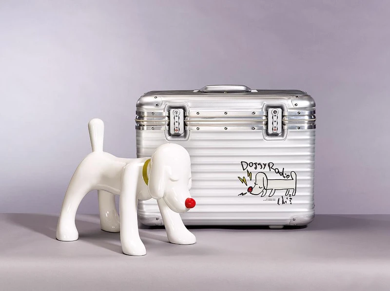 新典藝術中心｜奈良美智｜ Doggy Radio x Rimowa 旅行箱 ｜43(L) x 22.5(W) x 29.5(H) cm [音響] ; 53.5(L) x 27.5(W) x 42.5(H) cm [旅行箱] ｜2011