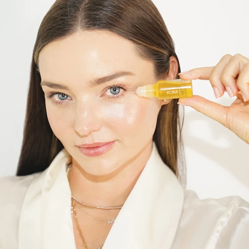 米蘭達可兒分享,使用諾麗天使光眼部精油前可於冰箱冰鎮,按摩起來更舒服。 米蘭達可兒分享,使用諾麗天使光眼部精油前可於冰箱冰鎮,按摩起來更舒服。