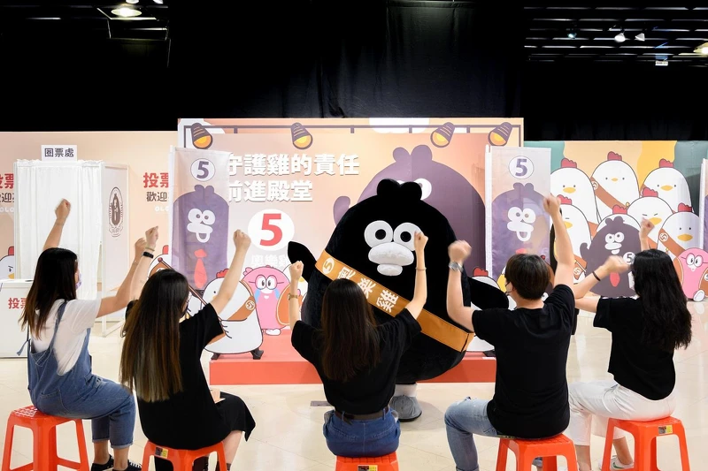 「奧樂雞5週年全民選拔賽」快閃店插旗高雄夢時代