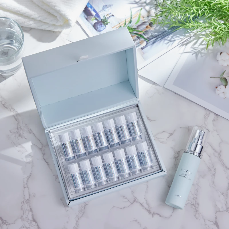 (左)妃思雅綻白之源超能激光安瓶 1.5ml x 28瓶 / $8,300、(右)妃思雅綻白之源按摩精華乳 60 g / NT$2,650。 (左)妃思雅綻白之源超能激光安瓶 1.5ml x 28瓶 / $8,300、(右)妃思雅綻白之源按摩精華乳 60 g / NT$2,650。