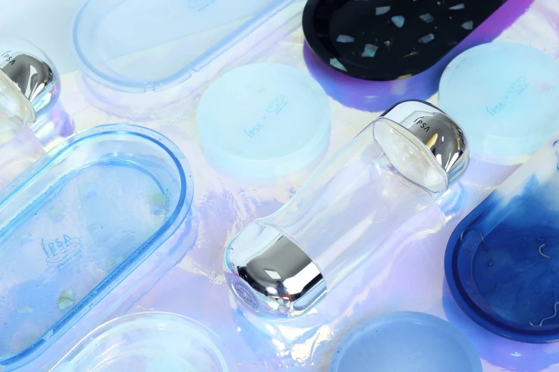 IPSA將流金水空瓶變成環保流金飾品盤。