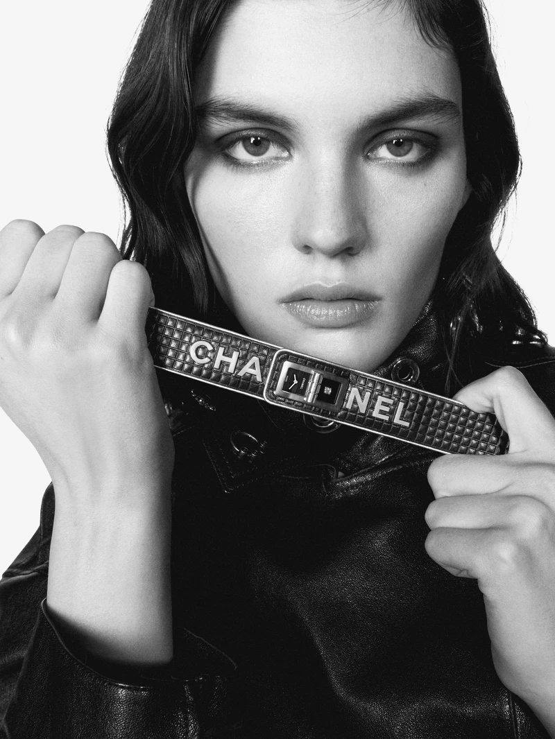 模特兒穿搭演繹Chanel Wanted限定腕錶2022 模特兒穿搭演繹Chanel Wanted限定腕錶2022