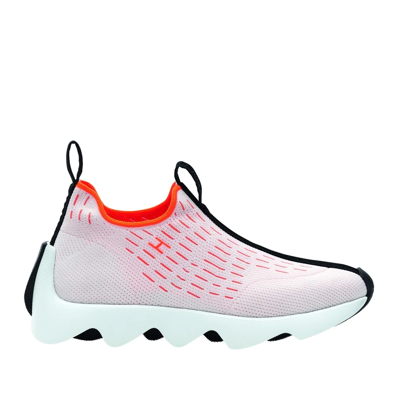 Hermès 網眼織布運動鞋,NT24,500。 Hermès 網眼織布運動鞋,NT24,500。