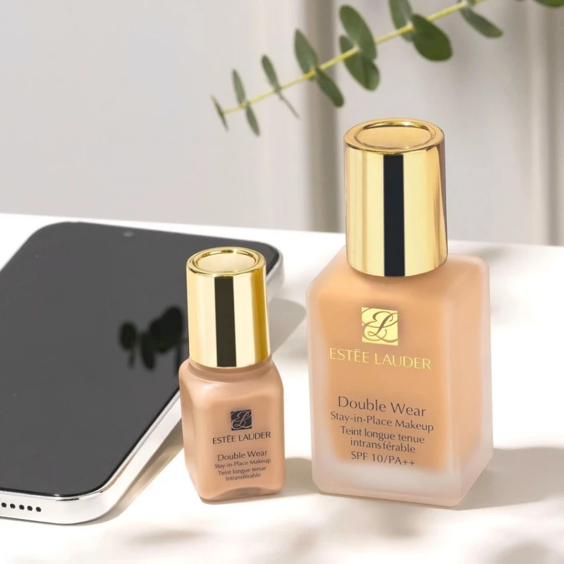 Estee Lauder雅詩蘭黛粉持久完美持妝粉底SPF10/PA++情境圖。 Estee Lauder雅詩蘭黛粉持久完美持妝粉底SPF10/PA++情境圖。