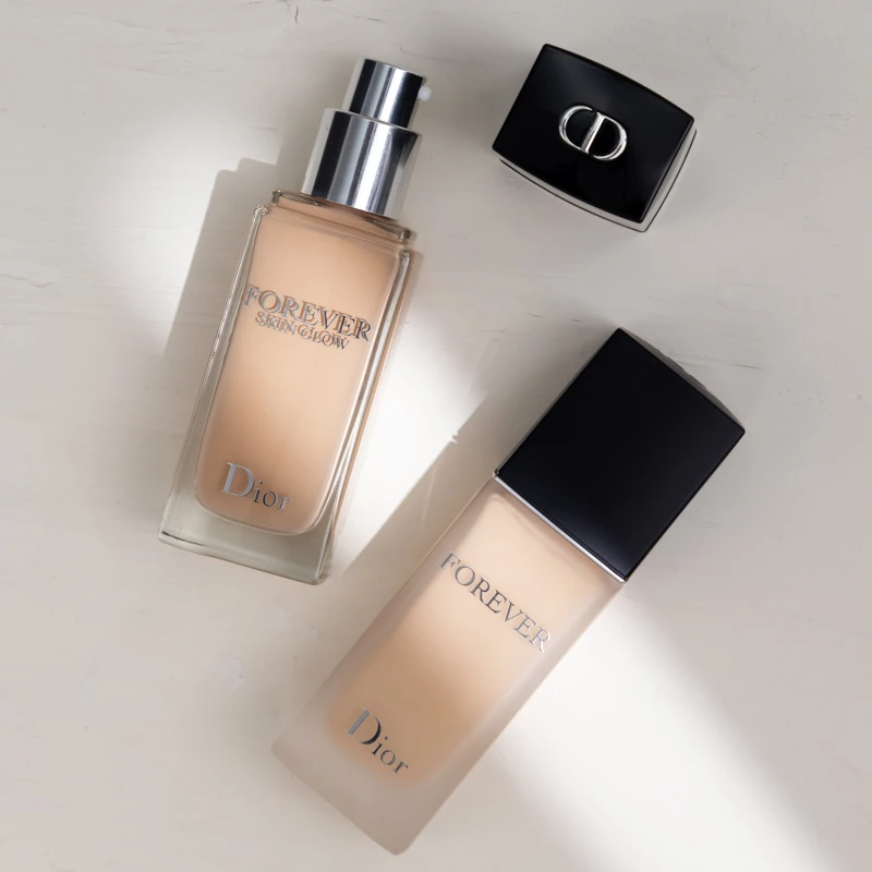 DIOR 2022年迪奧超完美持久柔光粉底液與迪奧超完美持久柔霧粉底液情境圖。 DIOR 2022年迪奧超完美持久柔光粉底液與迪奧超完美持久柔霧粉底液情境圖。