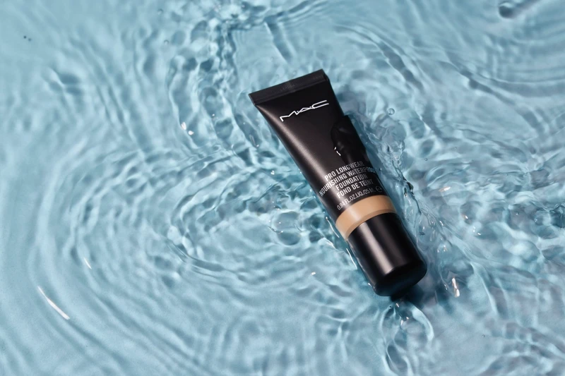 M.A.C粉持色36H防水抗汗粉底液25ml,NT1,600 M.A.C粉持色36H防水抗汗粉底液25ml,NT1,600