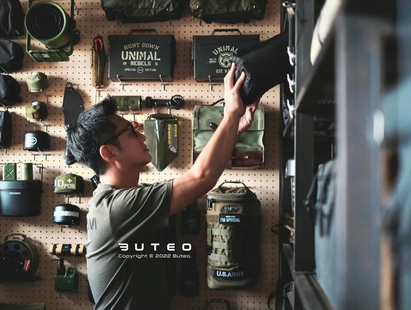 「BUTEO」品牌將衍生三大系列作品，包括On the Tarp - 露營戶外、On the Ridge - 登山野外及On the Roof - 室內傢俬，要讓設計與創意無所不在。