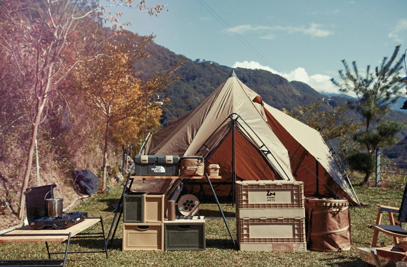 近年「樹德企業 SHUTER」導入了Oudoor-Indoor Living的文化，讓商品以戶外生活元素融合良好收納系統。