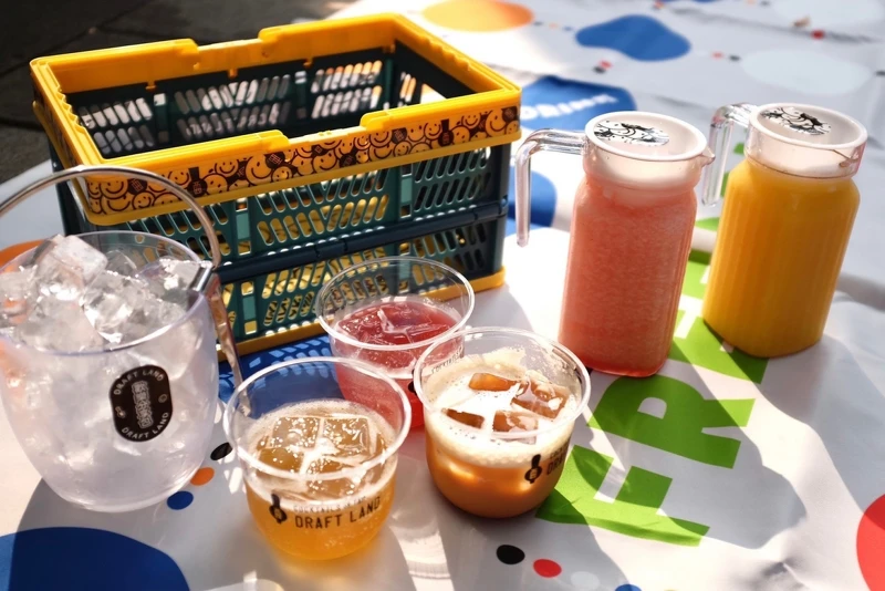 DraftLand 提供抓福野餐墊租借，更與Coffee Stopover 聯合推出活動限定咖啡飲品及聯名咖啡調酒