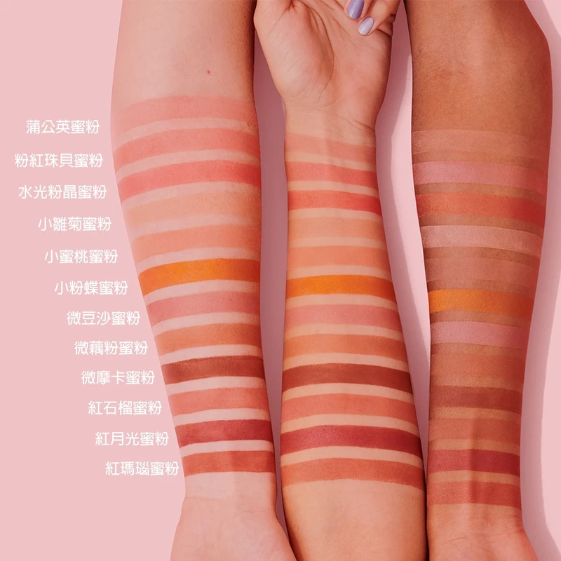 benefit夢遊仙境蜜粉盒腮紅12色試色照。 benefit夢遊仙境蜜粉盒腮紅12色試色照。