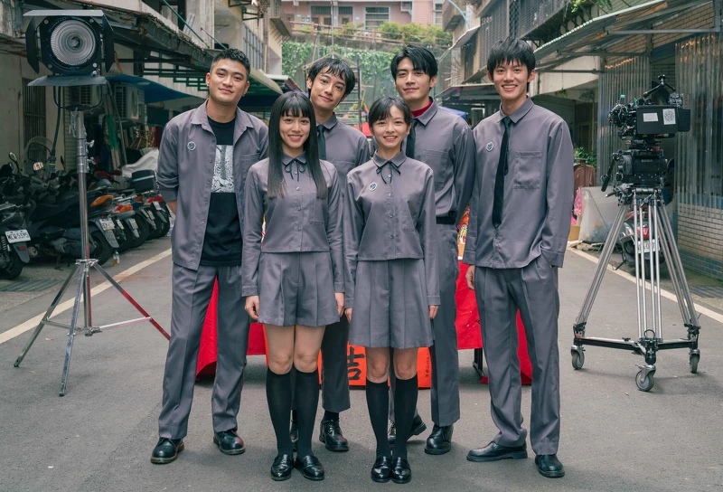 《聰明鎮》正式開拍,首波演員集結潘綱大(左起)、鄭煒齡、劉修甫、陳姸霏、宋柏緯、余杰恩參與演出 《聰明鎮》正式開拍,首波演員集結潘綱大(左起)、鄭煒齡、劉修甫、陳姸霏、宋柏緯、余杰恩參與演出