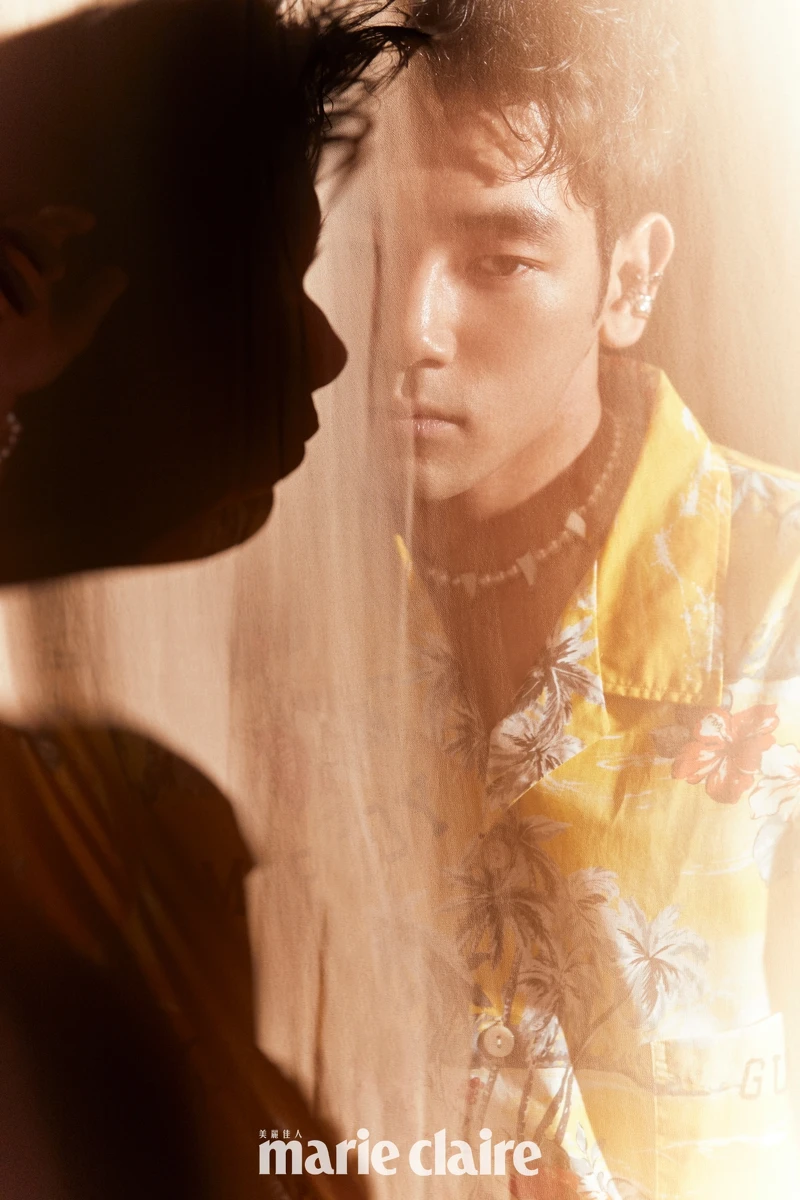 黃色開領襯衫,Gucci;MIKIMOTO COMME des GARÇONS聯名珍珠項鍊、珍珠手鍊、雙環珍珠耳骨夾、純銀耳骨夾,all by Mikimoto 黃色開領襯衫,Gucci;MIKIMOTO COMME des GARÇONS聯名珍珠項鍊、珍珠手鍊、雙環珍珠耳骨夾、純銀耳骨夾,all by Mikimoto