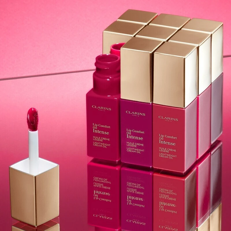 克蘭詩釉光植萃美唇油,集結唇露、唇釉、唇油的優點。 克蘭詩釉光植萃美唇油,集結唇露、唇釉、唇油的優點。