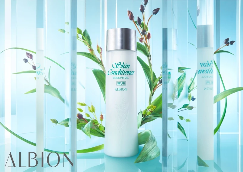 ALBION 2022年新薏代健康化妝水橫式形象圖。 ALBION 2022年新薏代健康化妝水橫式形象圖。