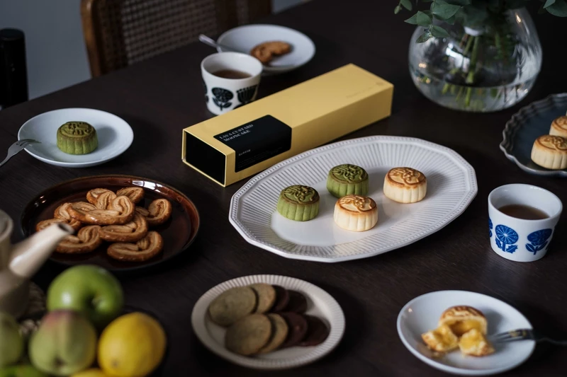 「望月 Patisserie La Lune」為2012年創立的香港糕點品牌。 「望月 Patisserie La Lune」為2012年創立的香港糕點品牌。