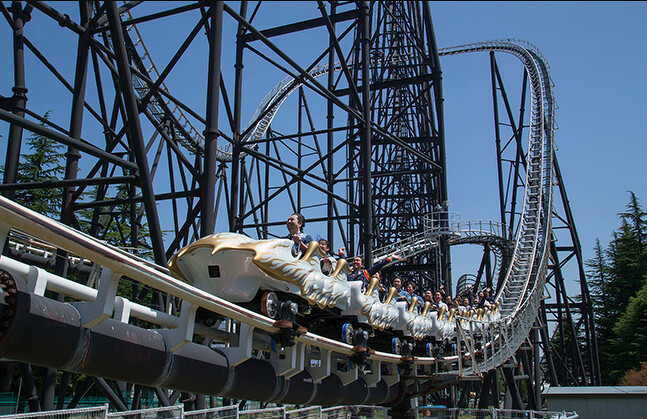 富士急樂園招牌雲霄飛車 富士急樂園招牌雲霄飛車