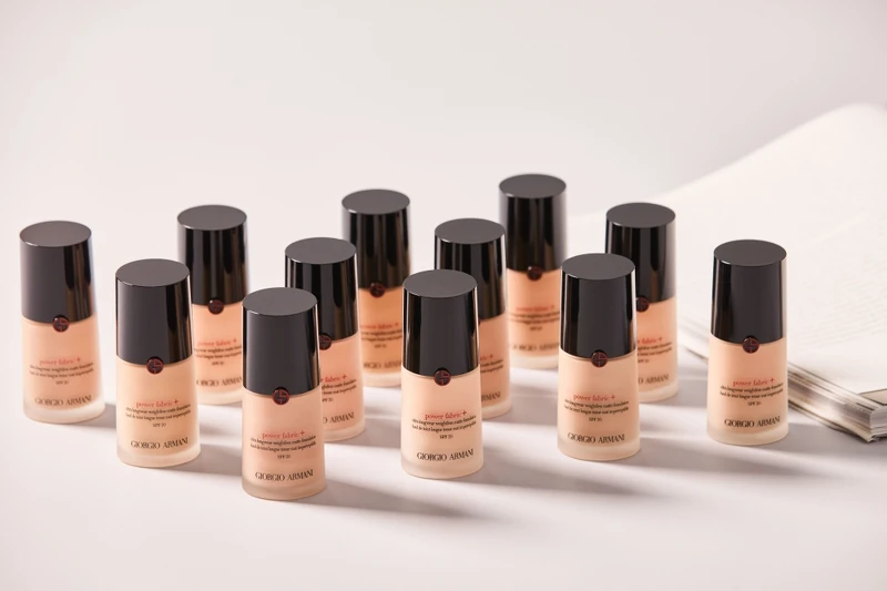 亞曼尼超持妝絲絨水慕斯粉底12色。