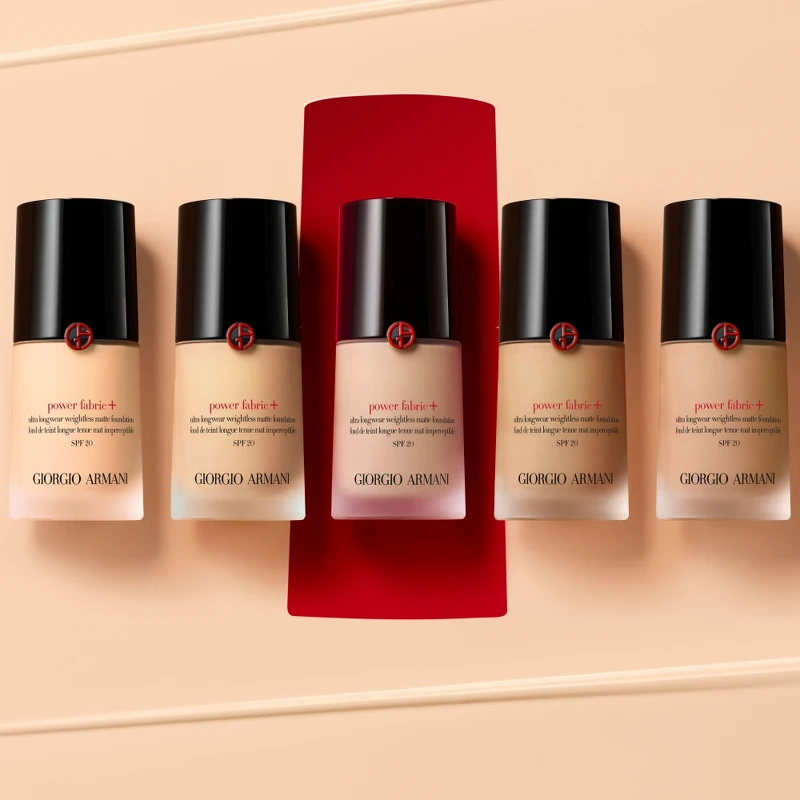 Giorgio Armani超持妝絲絨水慕斯粉底形象圖。 Giorgio Armani超持妝絲絨水慕斯粉底形象圖。