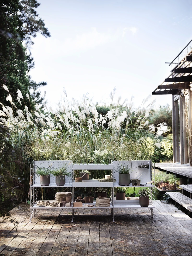 String Furniture 戶外層架 《Outdoor系列》。 String Furniture 戶外層架 《Outdoor系列》。