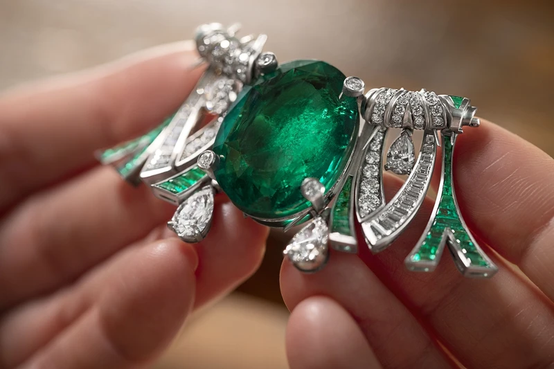 Tribute To Paris 祖母綠與鑽石項鍊工藝圖