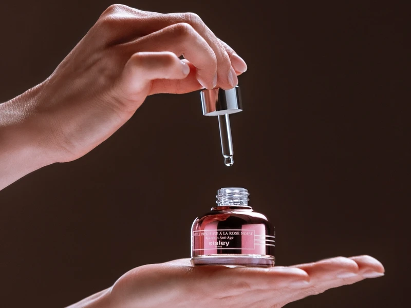 Sisley黑玫瑰珍寵滋養精華油x獨家心型按摩手技。