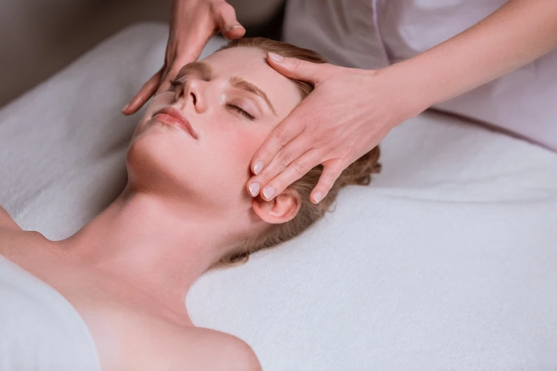 Sisley黑玫瑰彈潤水凝霜x獨家三重緊緻法。