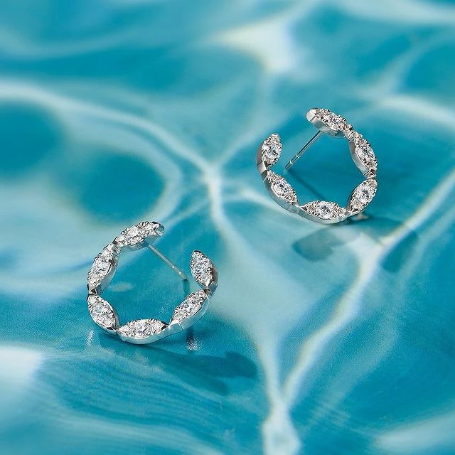 Aerial系列Marquis Wrap白K金鑽石耳環。 Aerial系列Marquis Wrap白K金鑽石耳環。