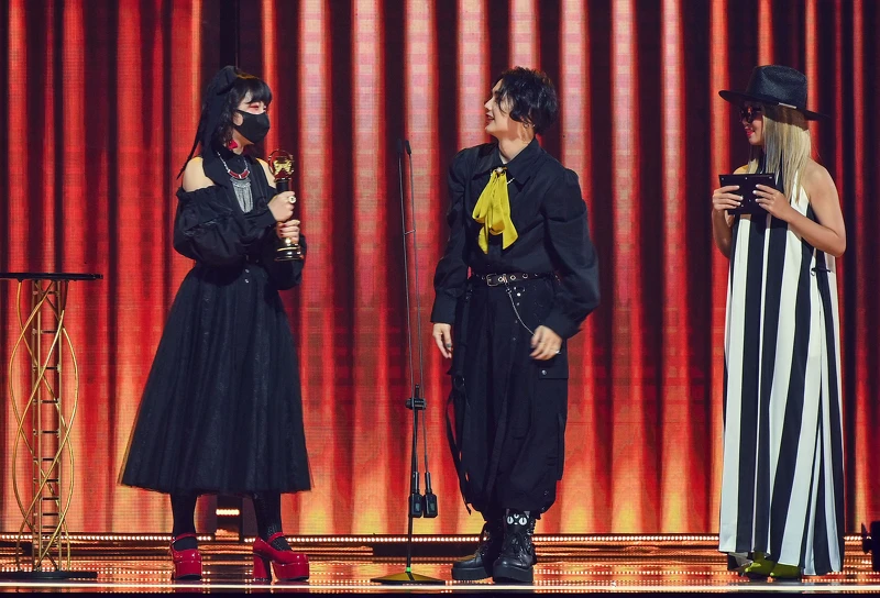 珂拉琪情侶檔奪下2022金曲獎最佳新人獎 珂拉琪情侶檔奪下2022金曲獎最佳新人獎