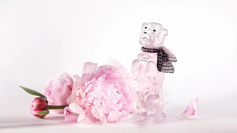 2022《Miss Dior香氛- BOBBY限量復刻版》90ml / NT$28,000 2022《Miss Dior香氛- BOBBY限量復刻版》90ml / NT$28,000