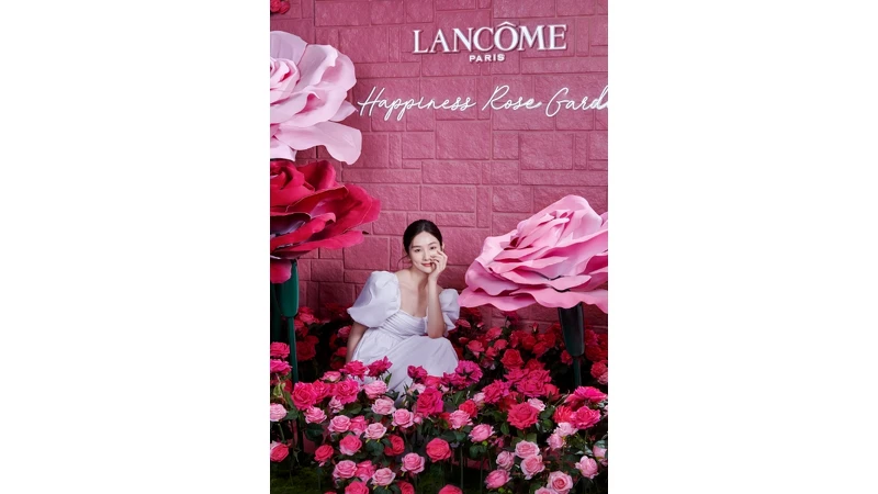 蘭蔻2022幸福玫瑰花園巨形玫瑰互動區。