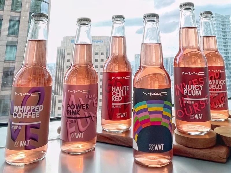 M.A.C夏日街邊派對滿額贈WAT獨家聯名氣泡飲。