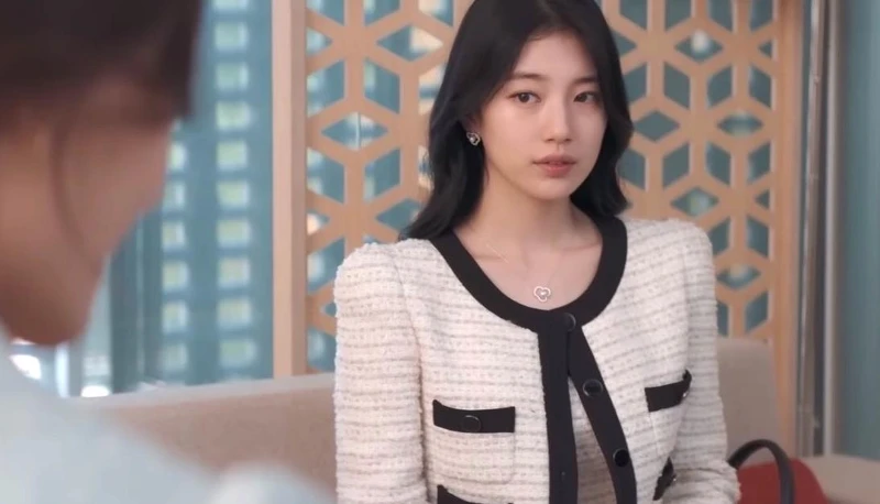 秀智《安娜》中連換多套造型