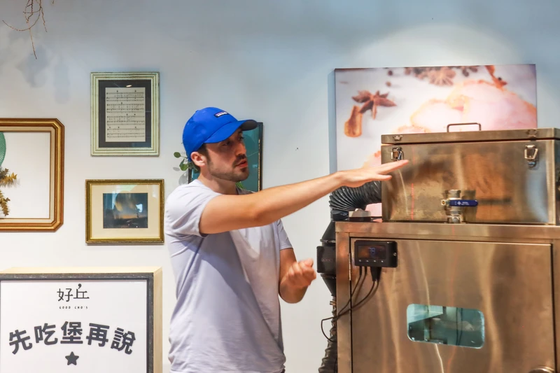 ▲▼James Sharman認為廚師有為顧客把關的責任,因此他堅持100%自製,追求美味的同時也必須兼顧健康。(圖/好丘提供) ▲▼James Sharman認為廚師有為顧客把關的責任,因此他堅持100%自製,追求美味的同時也必須兼顧健康。(圖/好丘提供)