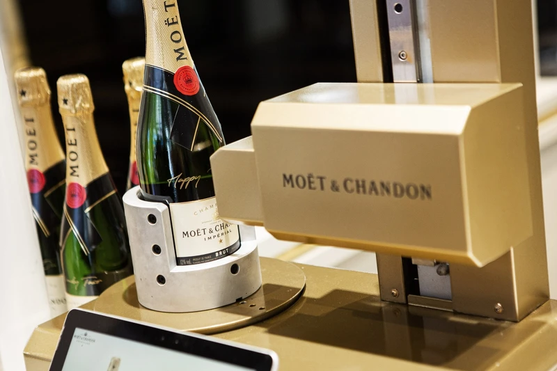 提供瓶身印字服務。