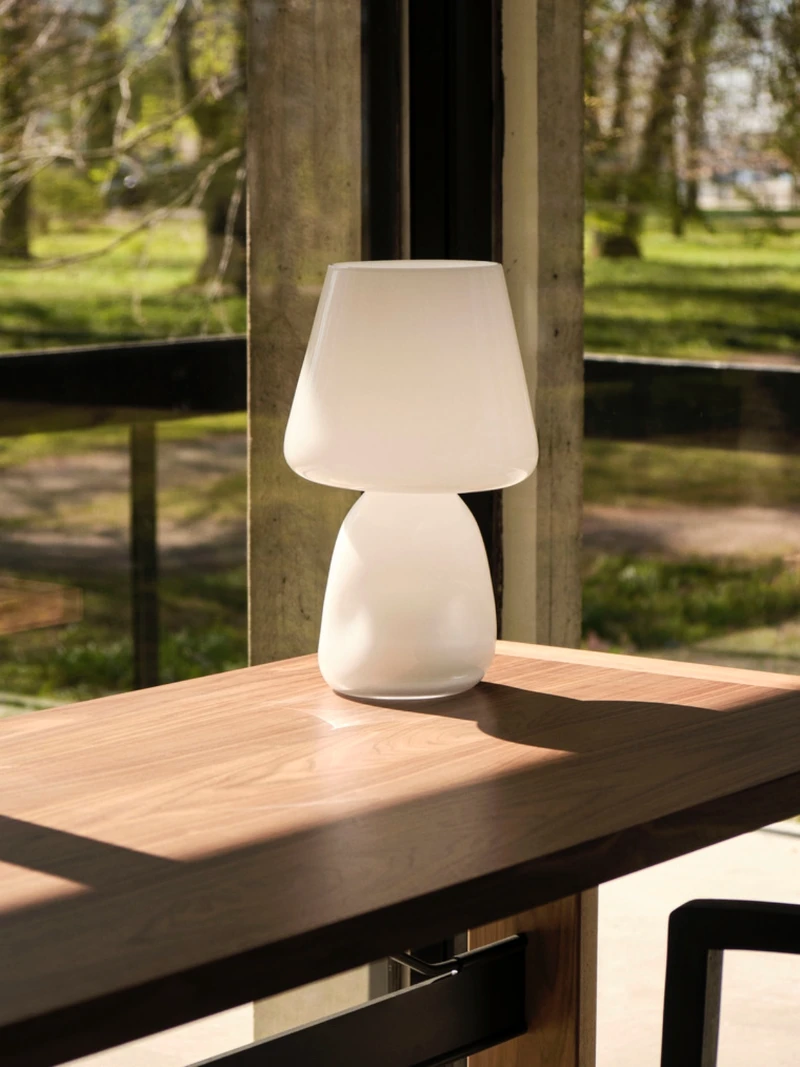 Apollo Table Lamp。 Apollo Table Lamp。
