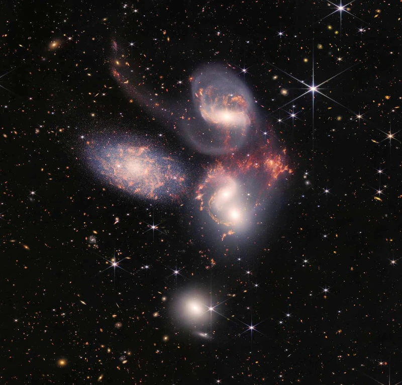 史蒂芬五重星系(Stephan’s Quintet) 史蒂芬五重星系(Stephan’s Quintet)