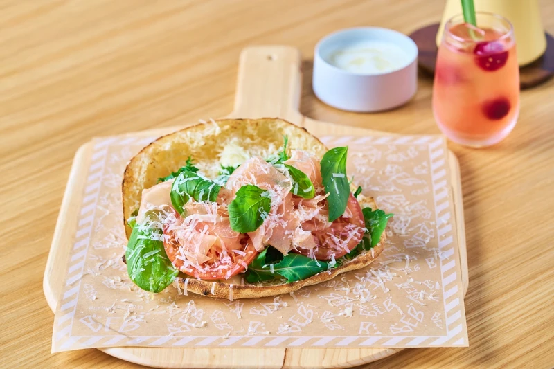 早餐可以選披薩或帕尼尼。