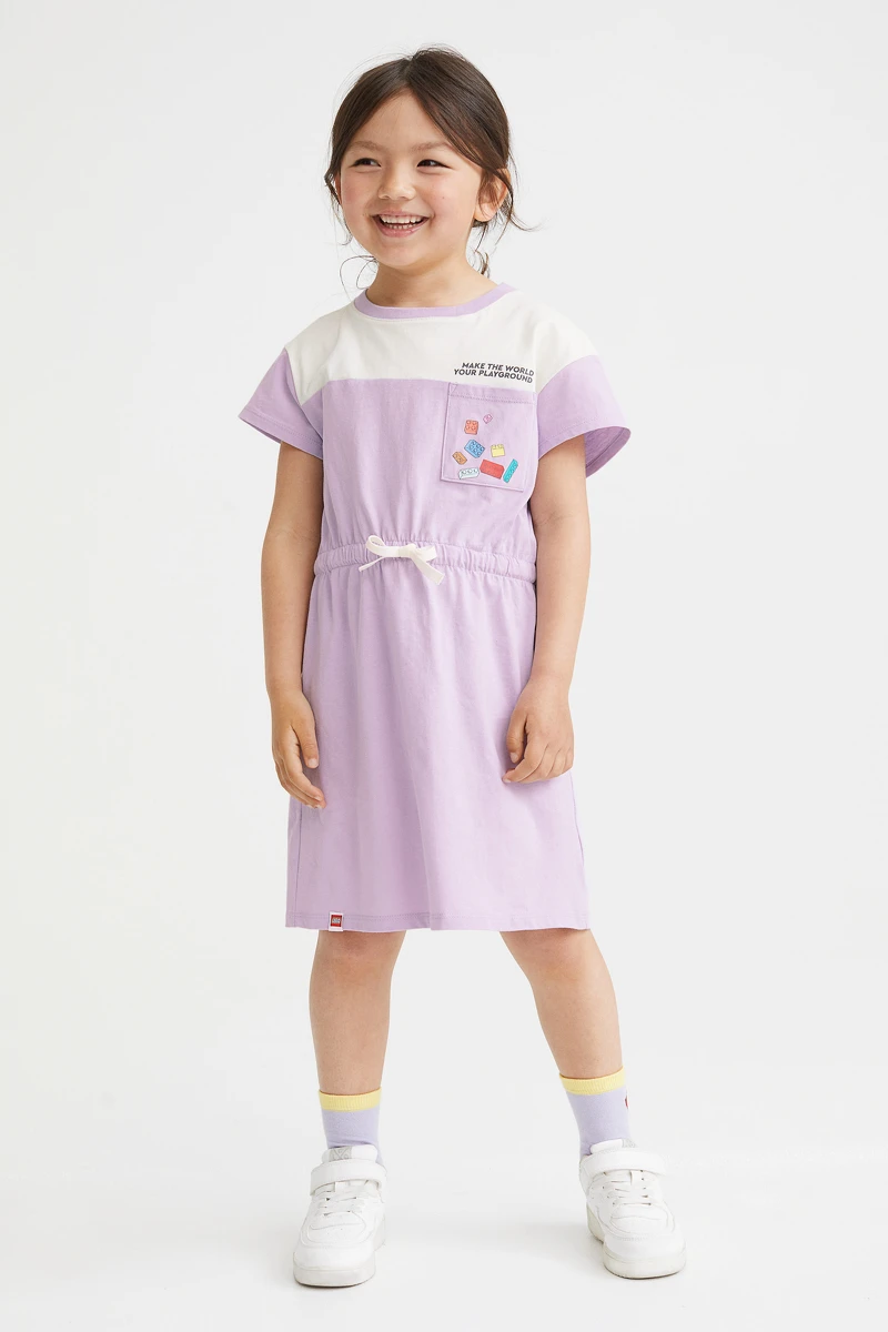 H&M 圖案平紋洋裝，NT299。