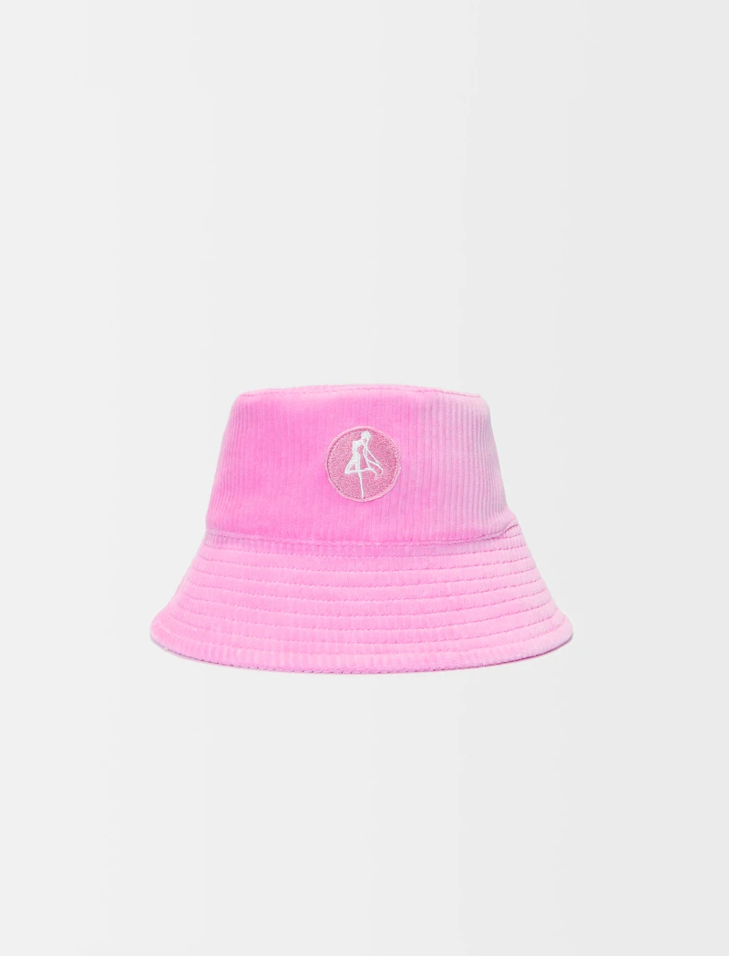 Maje x 美少女戰士限定系列燈芯絨漁夫帽,NT3,950。 Maje x 美少女戰士限定系列燈芯絨漁夫帽,NT3,950。