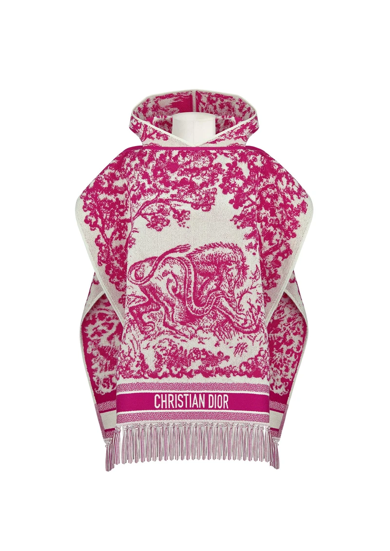 Dior 螢光粉棉質連帽斗篷,NT42,500。 Dior 螢光粉棉質連帽斗篷,NT42,500。