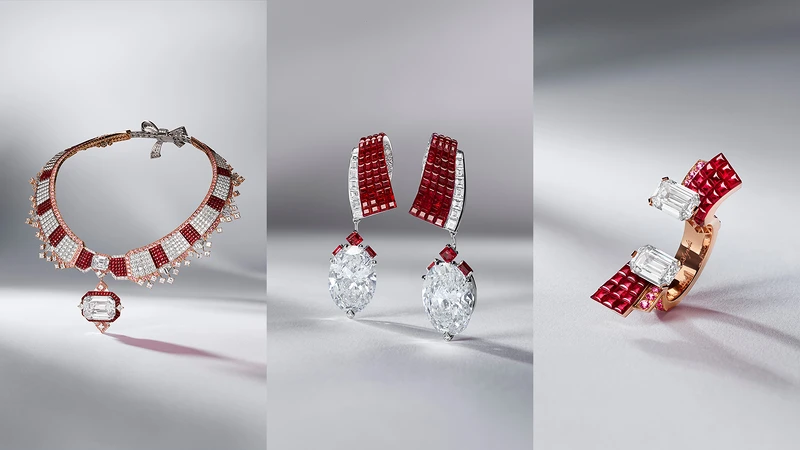 Collerette Myst&eacute;rieuse可轉換式項鍊及戒指、Volutes Myst&eacute;rieuses可轉換式項鍊及耳環連可拆式垂飾、Duo Myst&eacute;rieux指間戒。