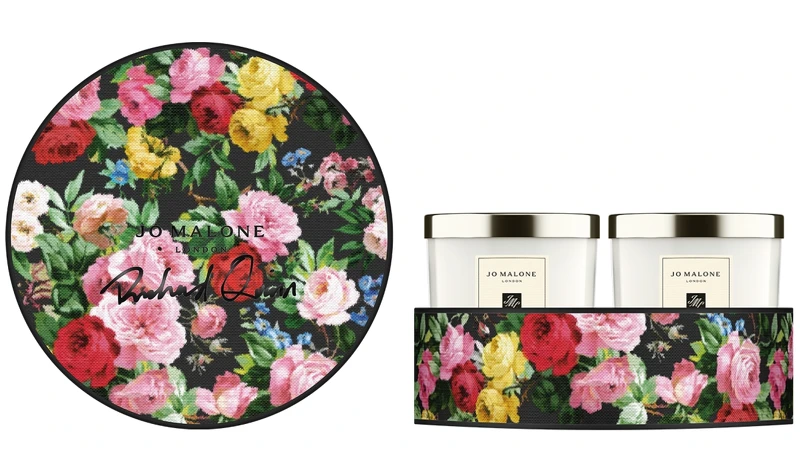 Jo Malone London Richard Quinn設計師系列英國梨與小蒼蘭&牡丹與胭紅麂絨糅香蠟燭組200g*2,NT5,700 Jo Malone London Richard Quinn設計師系列英國梨與小蒼蘭&牡丹與胭紅麂絨糅香蠟燭組200g*2,NT5,700