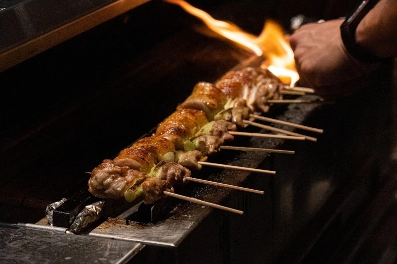 來自日本的燒鳥文化，是從平安時代就有的一種料理方式。（shot by @alec.scene）