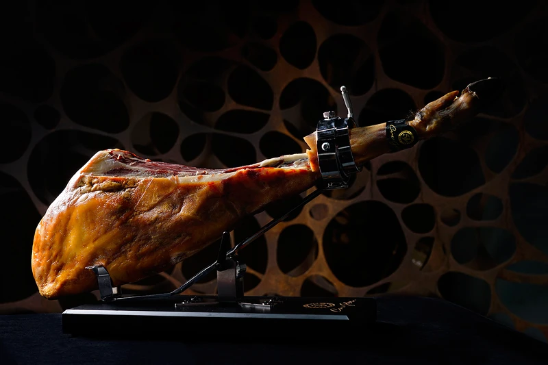 西班牙 Jabugo 熟成伊比利火腿。