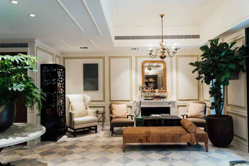 公設必須是有意義的，特地避免市場是大而無用的設施，設計彷若歐洲老旅館的大廳，讓住戶回家就像走進自家客廳和書房一樣溫馨舒適。