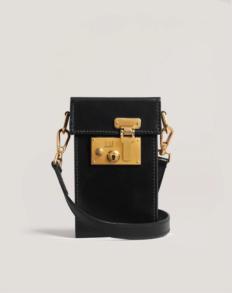 Dunhill Lock黑色硬殼包，NT65,500。