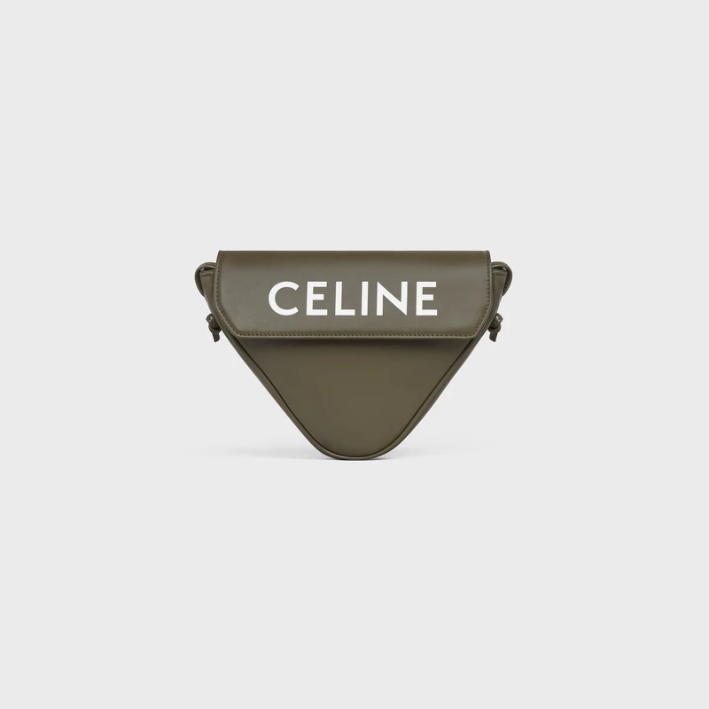 CELINE 印花平滑小牛皮革側背小包，NT44,500。