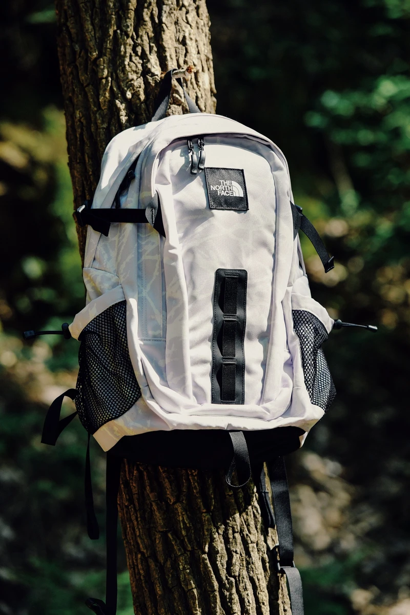 The North Face Hot Shot SE背包,售價NT$5,380 The North Face Hot Shot SE背包,售價NT$5,380