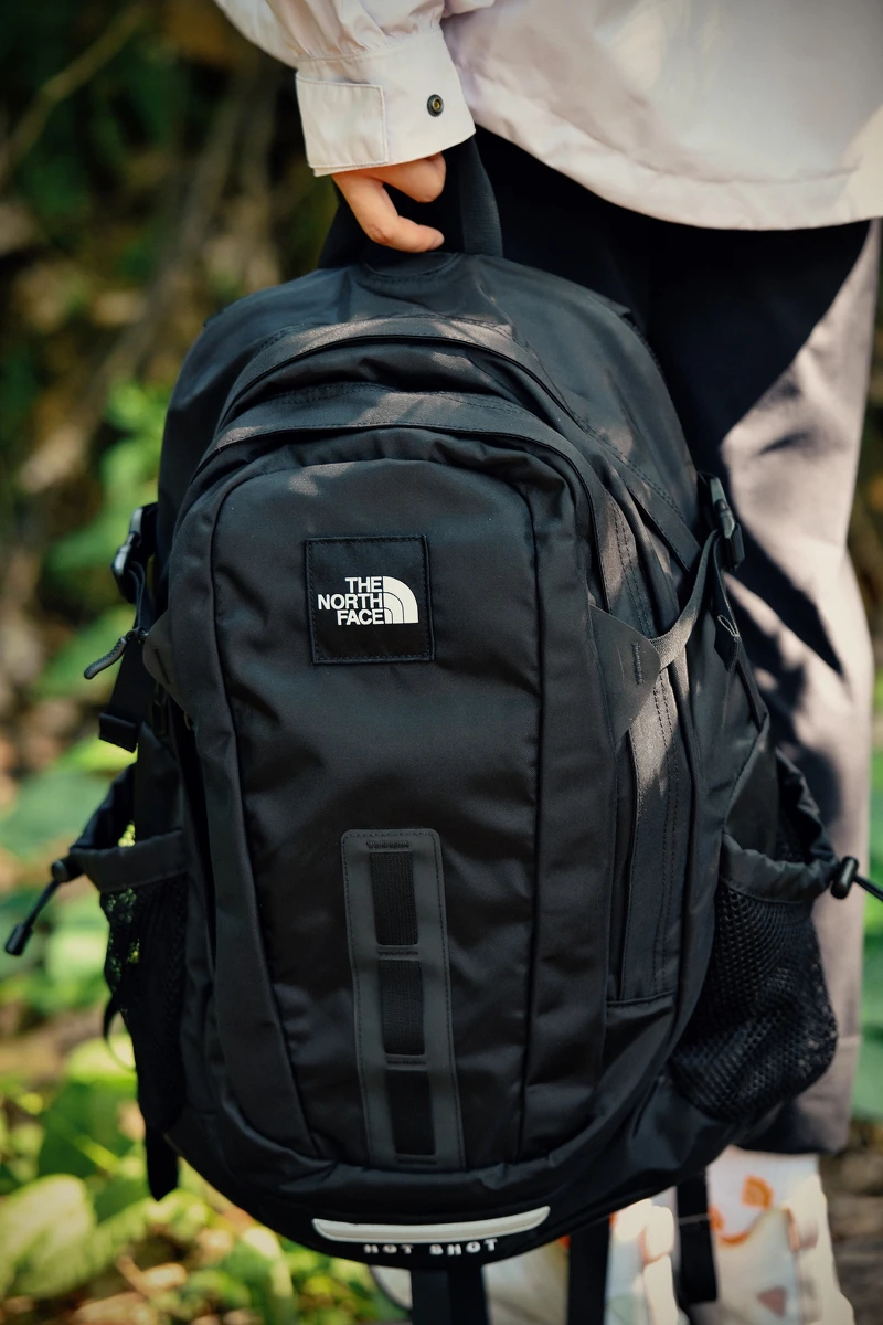 The North Face Hot Shot SE背包,售價NT$5,380 The North Face Hot Shot SE背包,售價NT$5,380