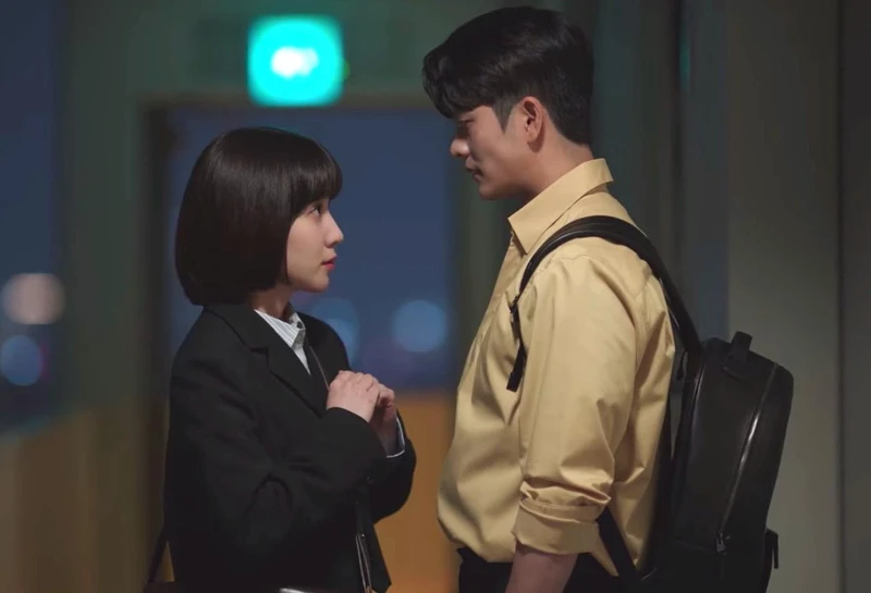 英禑與濬浩的浪漫時刻